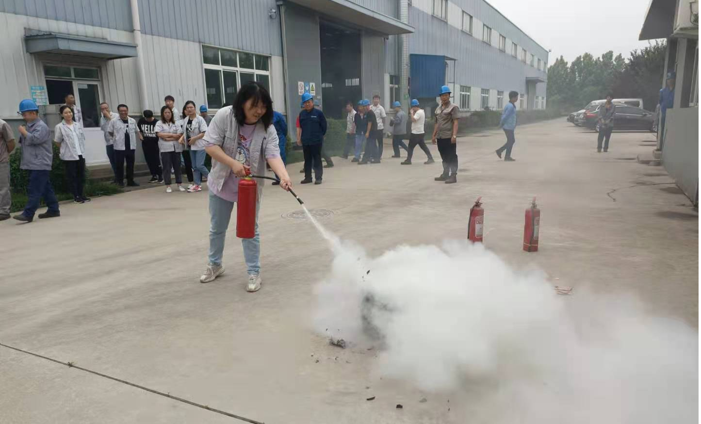 加強(qiáng)消防安全教育，組織開(kāi)展消防培訓(xùn)、消防演練